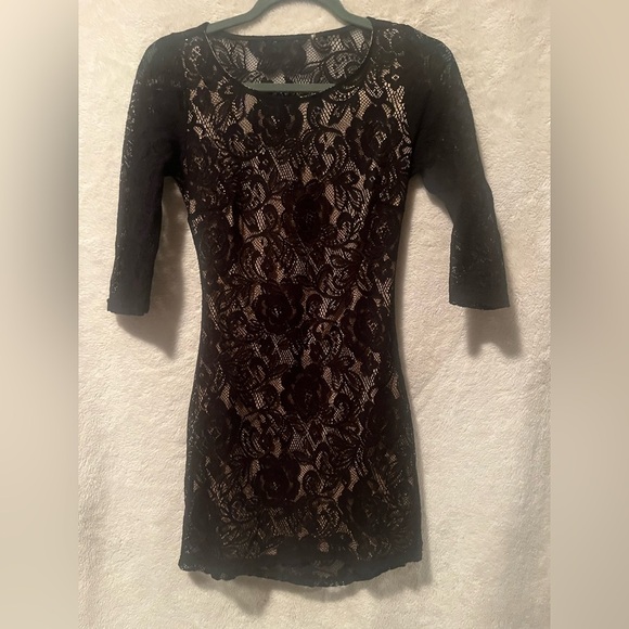 Black Lace Bodycon Dress - Picture 4 of 7